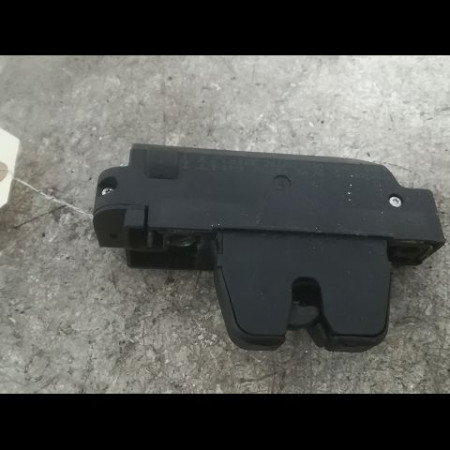 Serrure coffre arrière occasion PEUGEOT 407 Phase 1 04-2004->07-2008 2.0 HDI 136ch