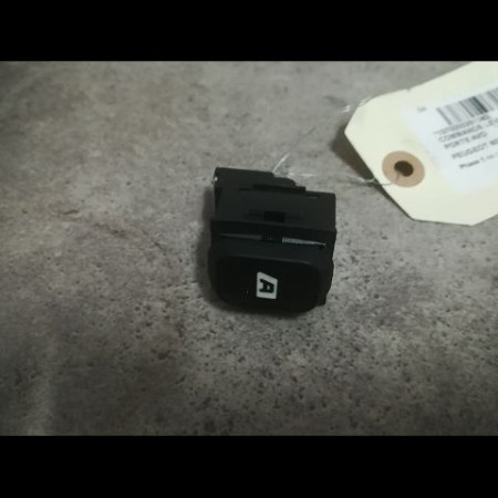 Commande lève-glace porte avant droite occasion PEUGEOT 607 Phase 1 11-1999->09-2004 2.2 HDI 655471
