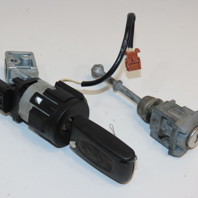 Kit serrures + antivol occasion PEUGEOT RCZ Phase 2 09-2012->... 2.0 HDI 160ch 4162VY 1