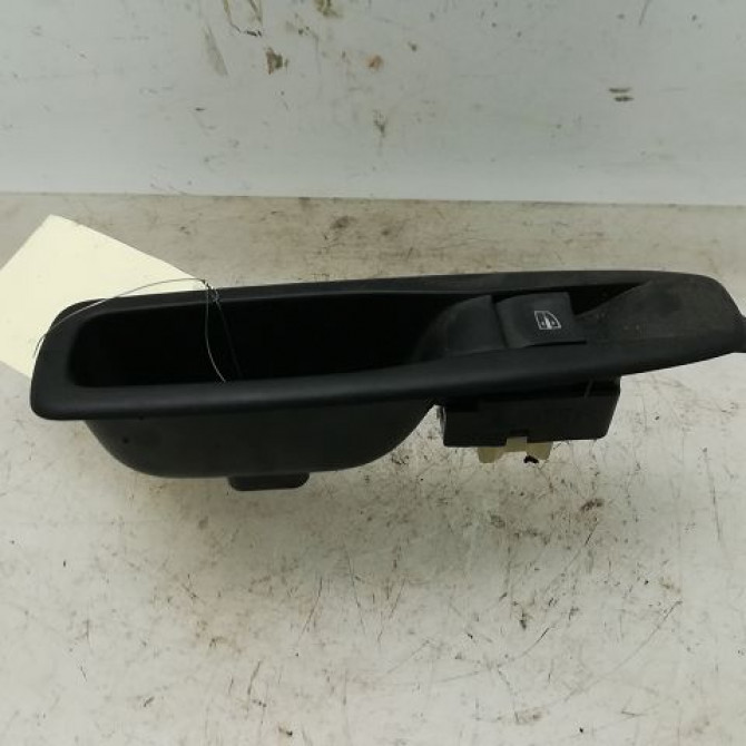 Commande leve-glace porte arrière gauche occasion RENAULT CAPTUR Phase 1 02-2013->... 1.2i 118 16V 254218614R 1