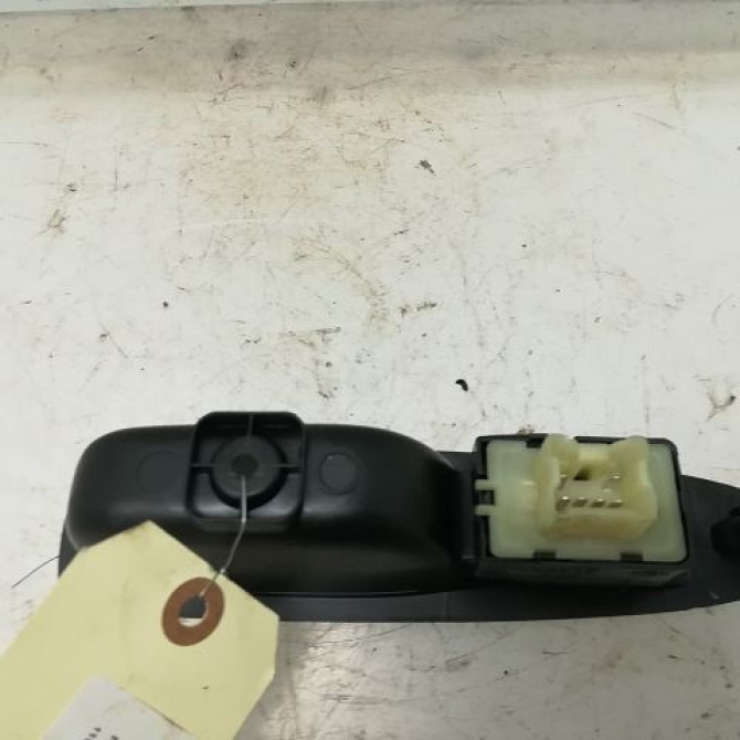 Commande leve-glace porte arrière gauche occasion RENAULT CAPTUR Phase 1 02-2013->... 1.2i 118 16V 254218614R 2