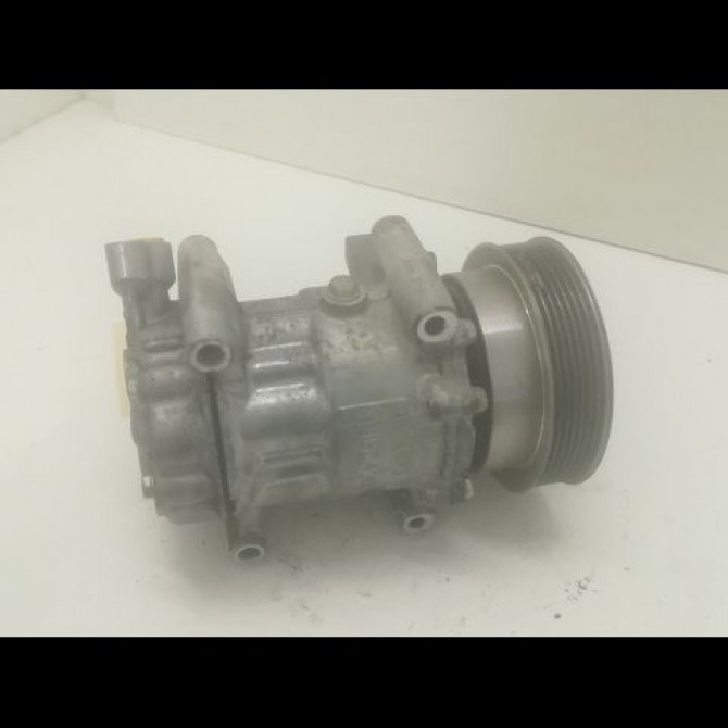 Compresseur air conditionne occasion RENAULT CLIO III Phase 2 03-2009->12-2014 1.2i 16v 75ch 8200819568 2