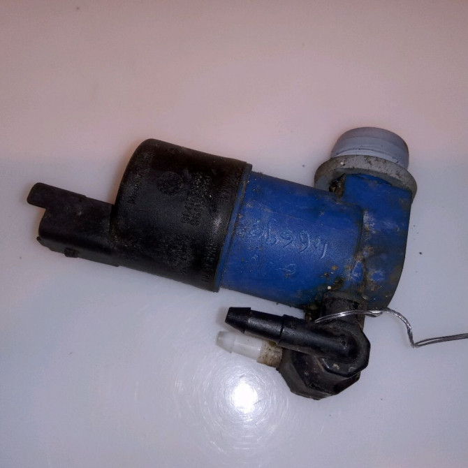 Pompe lave-glace avant occasion RENAULT CLIO III Phase 2 03-2009->12-2014 1.2i 16v 75ch 7700428386 2