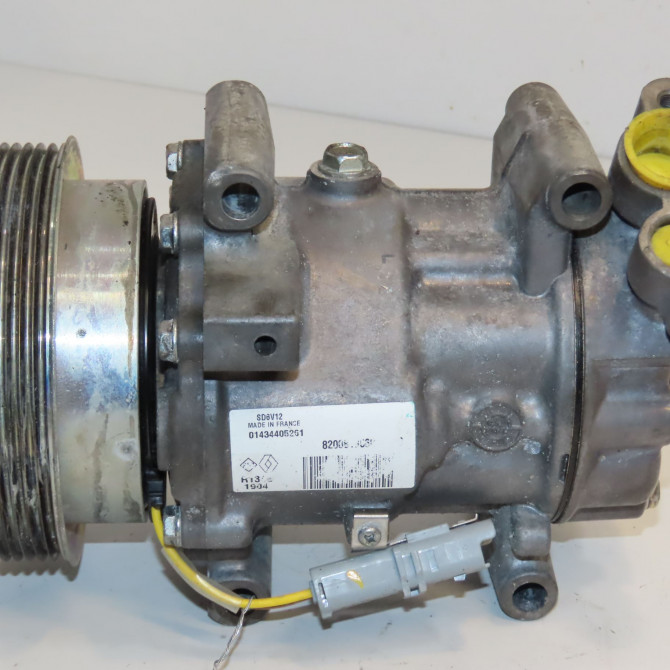Compresseur air conditionne occasion RENAULT CLIO III Phase 2 03-2009->12-2014 1.2i 16v 75ch 8200819568 2