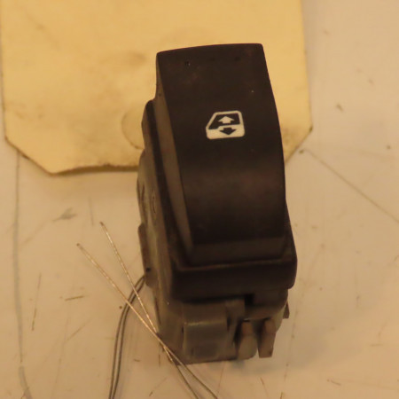 Commande lève-glace porte avant droite occasion RENAULT ESPACE IV Phase 2 03-2006->07-2012 2.0 DCI 150ch 8200220508