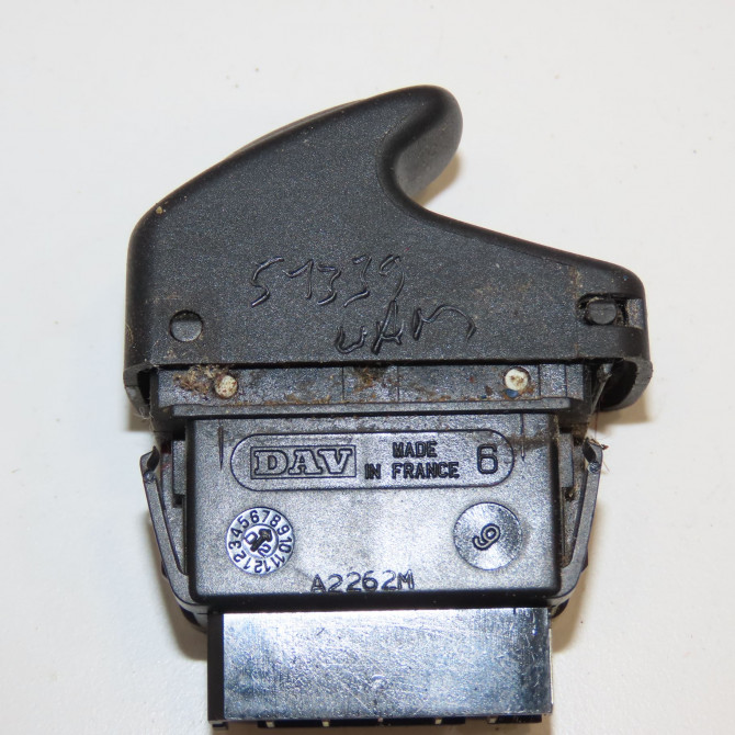 Commande lève-glace porte avant droite occasion RENAULT KANGOO I Phase 1 09-1997->06-2003 1.5 DCI 8v 80ch 8200090316 3
