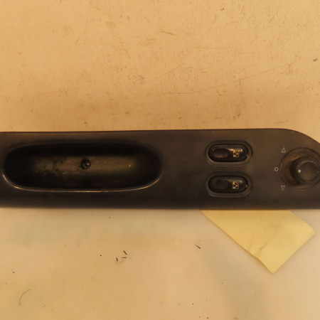 Commande lève-glace porte avant gauche occasion RENAULT LAGUNA I Phase 1 01-1994->04-1998 1.8 7700822683