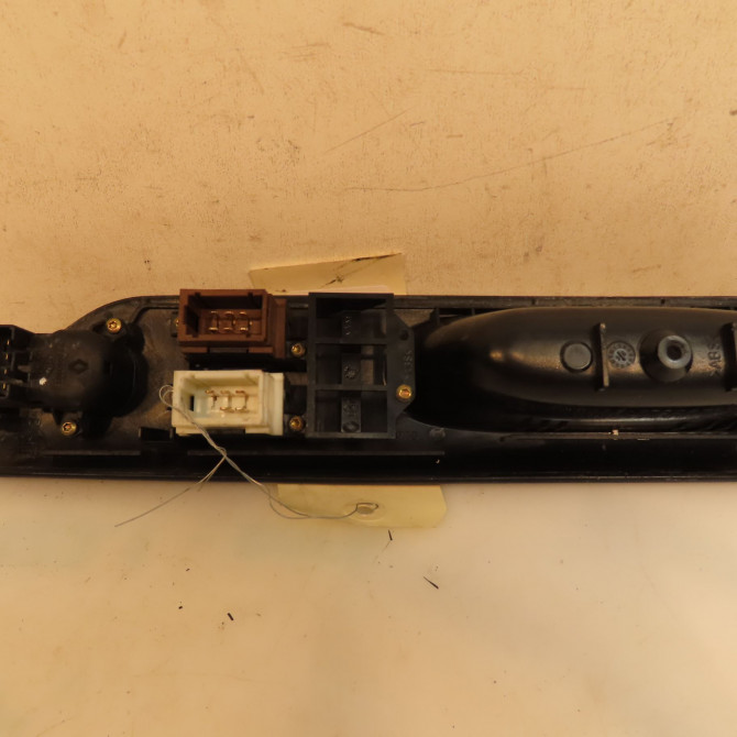 Commande lève-glace porte avant gauche occasion RENAULT LAGUNA I Phase 1 01-1994->04-1998 1.8 7700822683 2