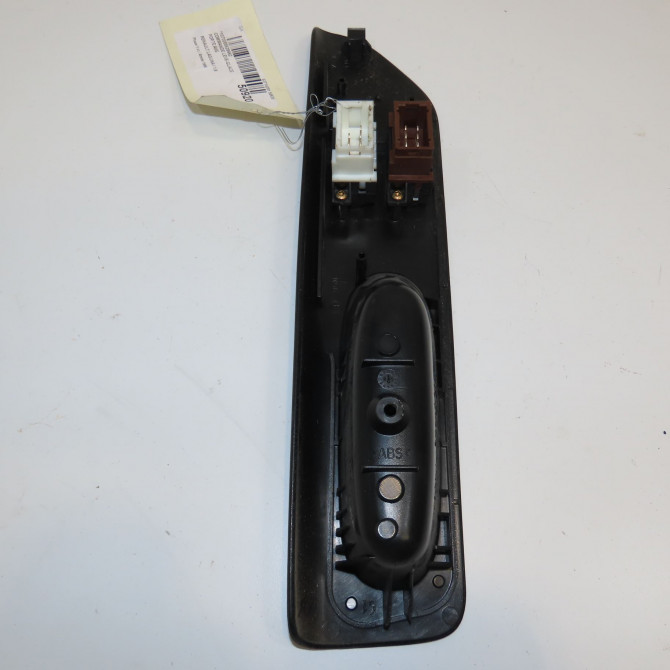 Commande lève-glace porte avant gauche occasion RENAULT LAGUNA I Phase 1 01-1994->04-1998 1.8 7700822683 2