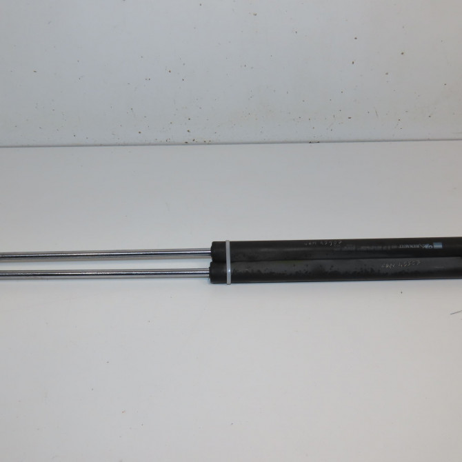 Verin droit hayon occasion RENAULT LAGUNA II Phase 2 03-2005->09-2007 1.9 DCI 125ch 8200000903 1