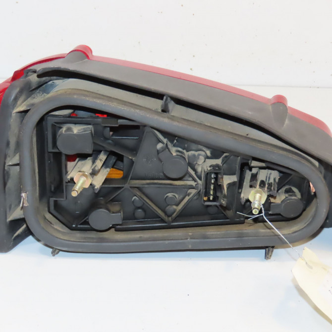 Feu arrière droit occasion PEUGEOT 106 Phase 1 09-1991->04-1996 1.4i 635184 2