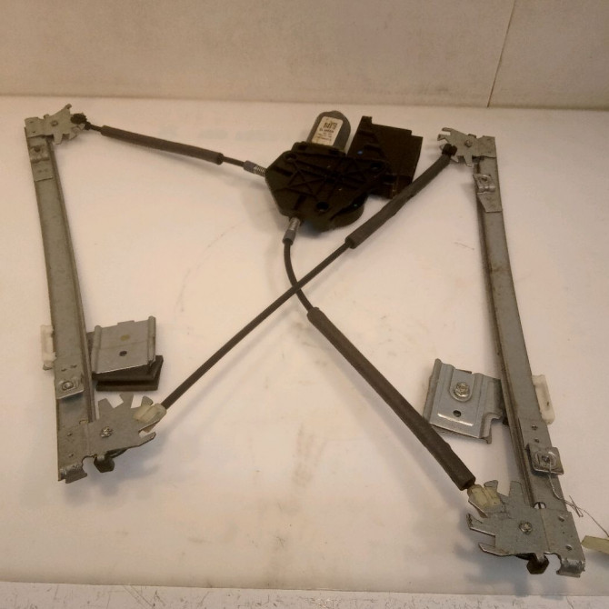 Mecanisme+moteur leve-glace avg occasion VOLKSWAGEN POLO IV Phase 1 01-2002->05-2005 1.9 TDI 100ch 6Q4837461J 1