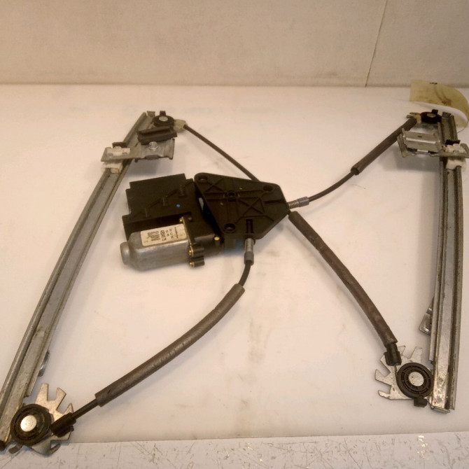 Mecanisme+moteur leve-glace avg occasion VOLKSWAGEN POLO IV Phase 1 01-2002->05-2005 1.9 TDI 100ch 6Q4837461J 2