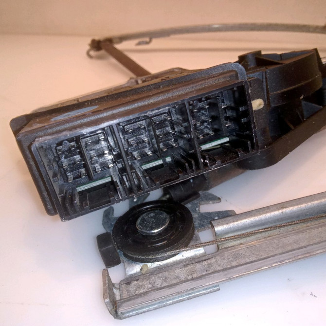 Mecanisme+moteur leve-glace avg occasion VOLKSWAGEN POLO IV Phase 1 01-2002->05-2005 1.9 TDI 100ch 6Q4837461J 3