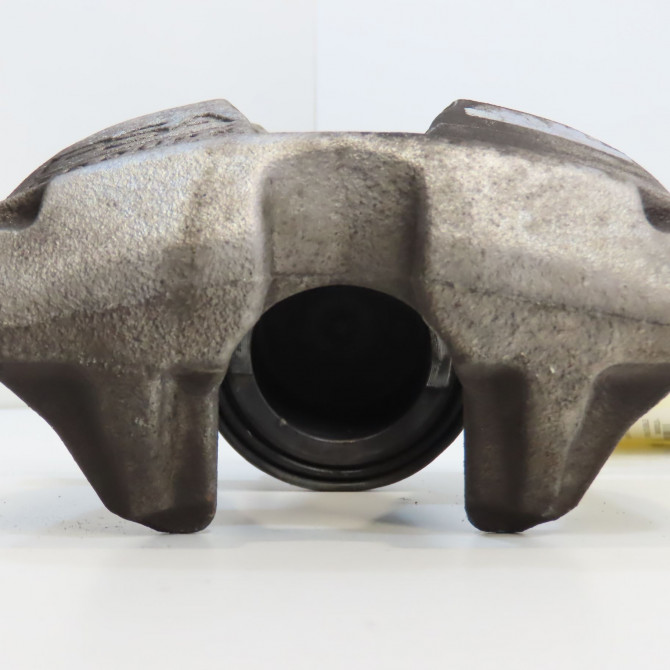 Etrier de frein avant droit occasion  1647880080 2