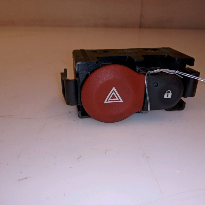 Bouton de warning occasion RENAULT CLIO III Phase 2 03-2009->12-2014 1.5 DCI 75ch 252103766R 1