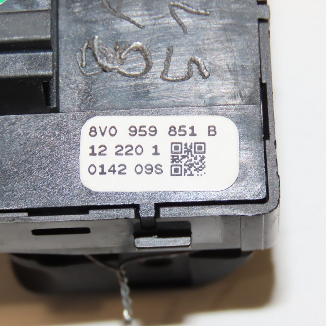Commande lève-glace porte avant gauche occasion  8V0959851B 3