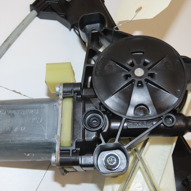 Mecanisme+moteur leve-glace avg occasion  8V3837461A 3