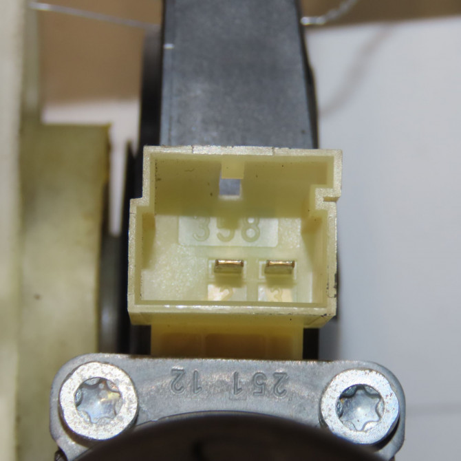 Mecanisme+moteur leve-glace avg occasion  8V3837461A 4