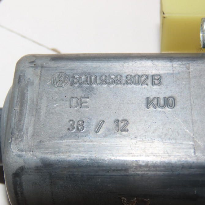 Mecanisme+moteur leve-glace avg occasion  8V3837461A 5