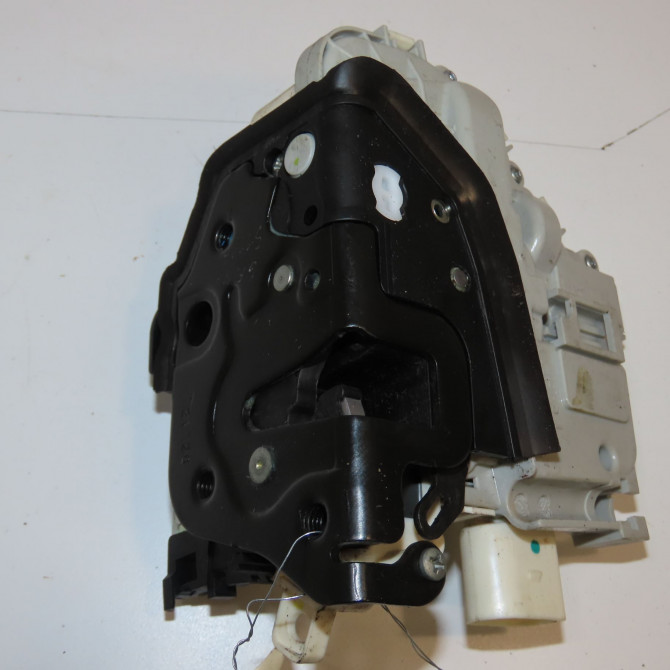 Serrure porte avg occasion  8X1837015B 1