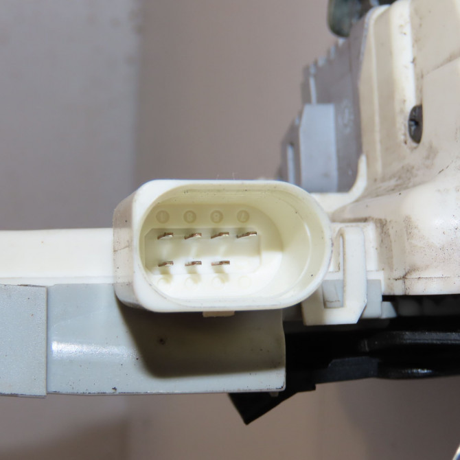 Serrure porte avg occasion  8X1837015B 3