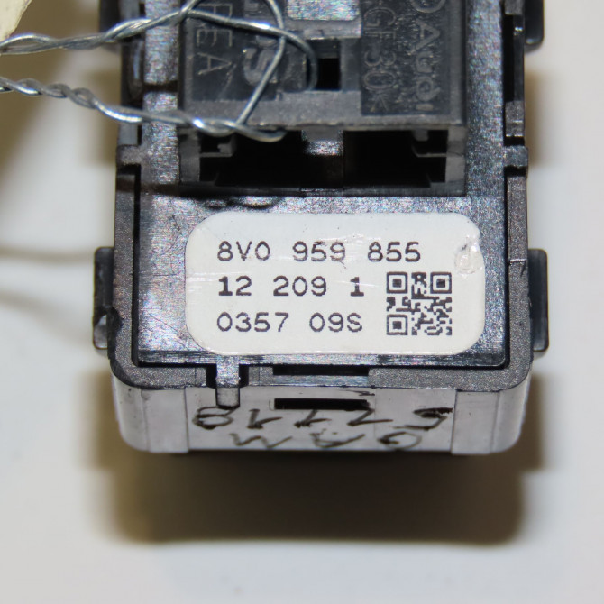 Commande lève-glace porte avant droite occasion  8V0959855 3