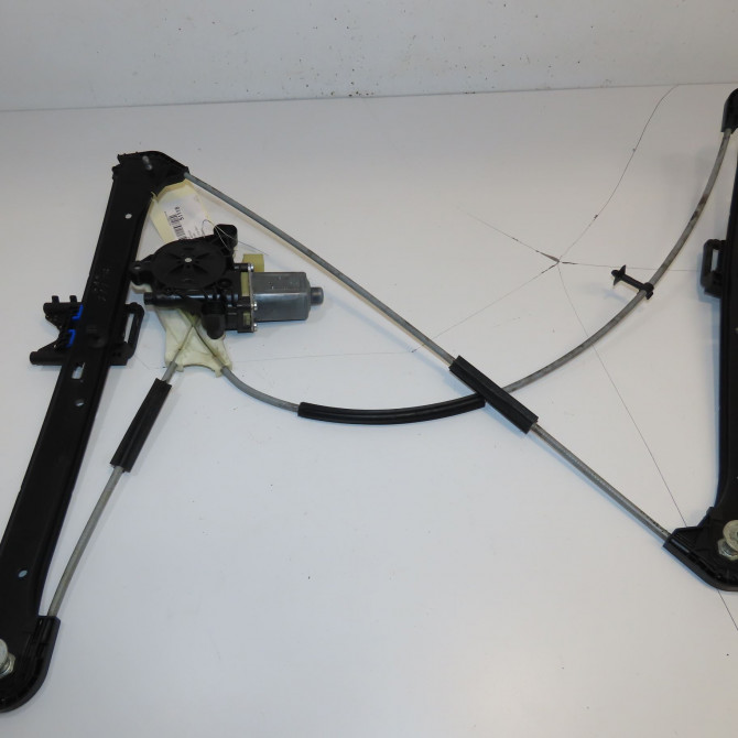 Mecanisme + moteur lève-glace avant droit occasion  8V3837462A 1