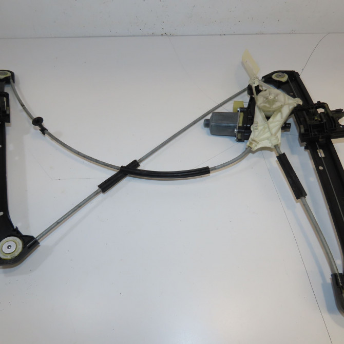 Mecanisme + moteur lève-glace avant droit occasion  8V3837462A 2