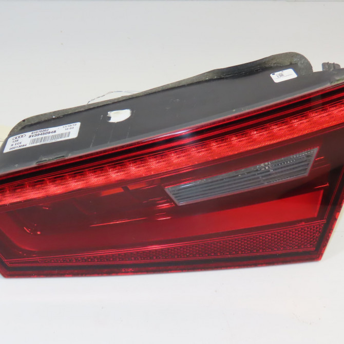 Feu arrière intérieur droit occasion  8V3945094B 1