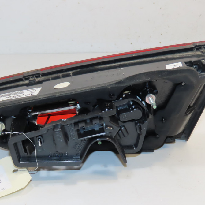 Feu arrière interieur gauche occasion  8V3945093B 2