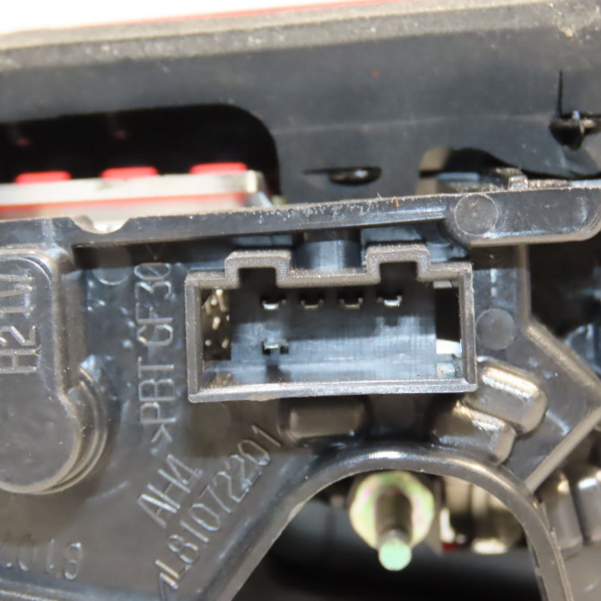 Feu arrière interieur gauche occasion  8V3945093B 3