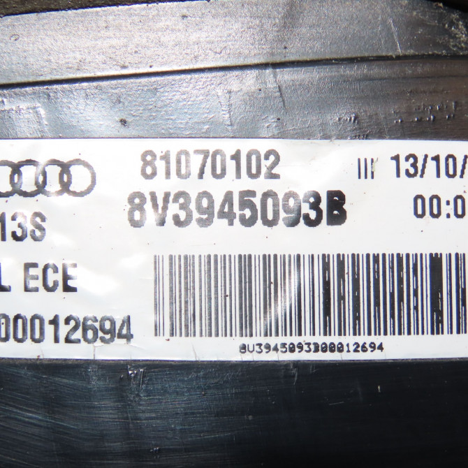 Feu arrière interieur gauche occasion  8V3945093B 4