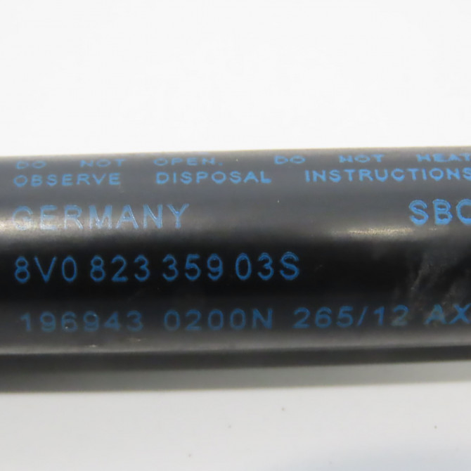 Verin d capot occasion  8V0823359 2