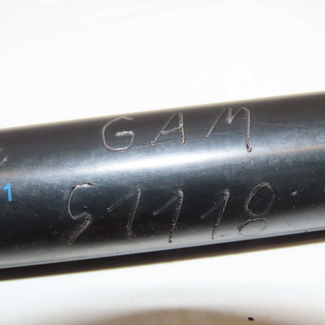 Verin d capot occasion  8V0823359 3