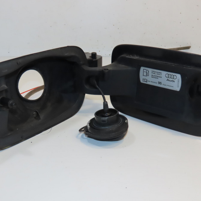 Volet de trappe carburant occasion  8V3809907AGRU 2