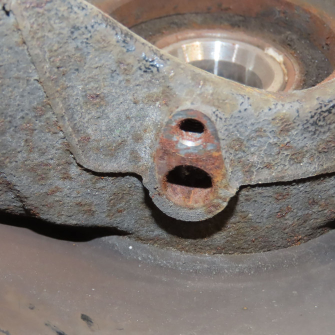 Moyeu avg occasion SUZUKI SWIFT III Phase 1 03-2005->09-2011 1.3i 90ch 4344054G02 3