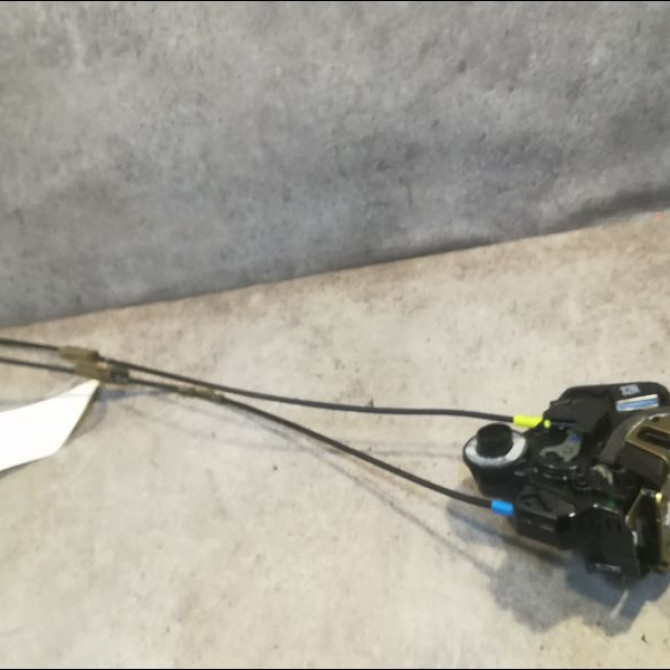 Serrure porte ard occasion TOYOTA AVENSIS I Phase 2 09-2000->05-2003 2.0 D-4D 6905002101 1