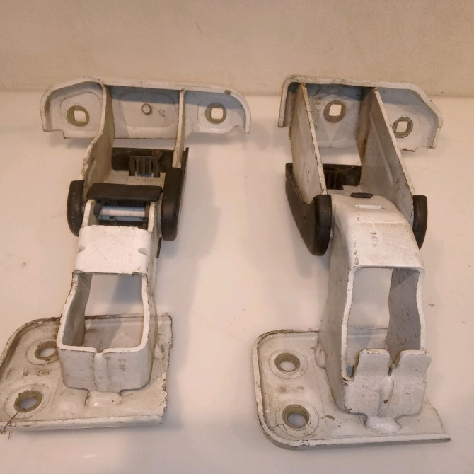 Charniere inf porte battante arg occasion PEUGEOT EXPERT II Phase 1 01-2007->... 2.0 HDI 128ch 871780 1