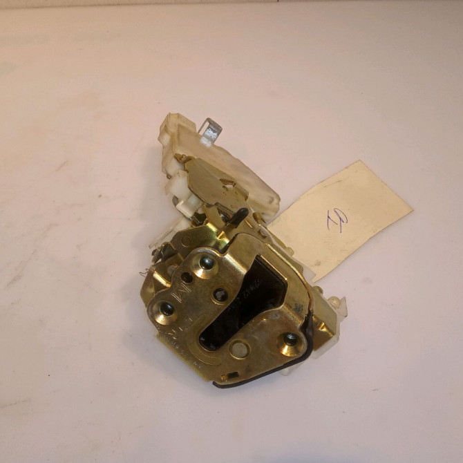 Serrure porte ard occasion NISSAN TERRANO I 825027F600 2