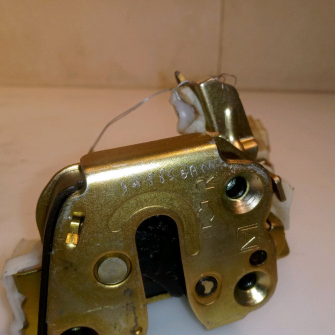 Serrure porte ard occasion NISSAN TERRANO I 825027F600 3