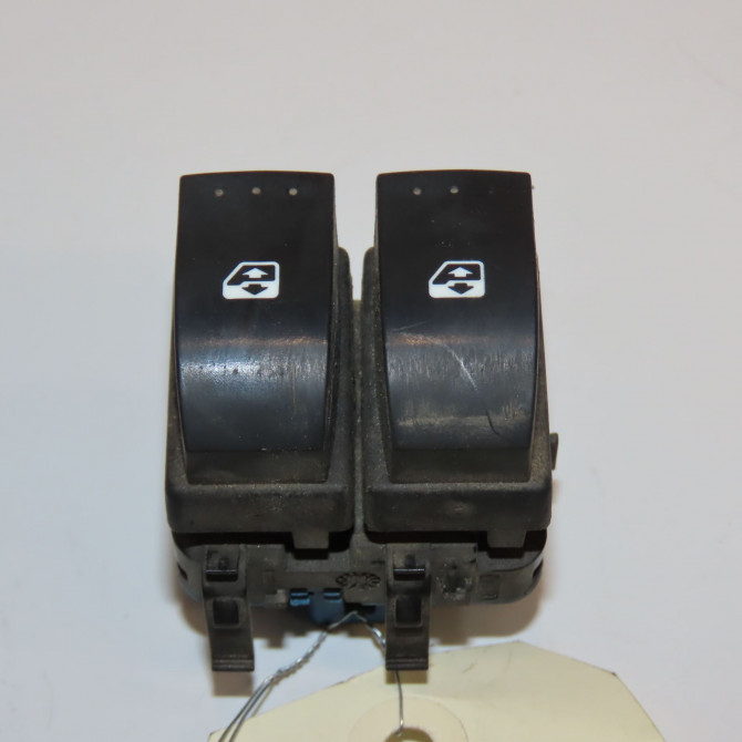 Commande lève-glace porte avant gauche occasion RENAULT MASTER III Phase 1 04-2010->... 2.3 DCI 125ch 8200108269 1