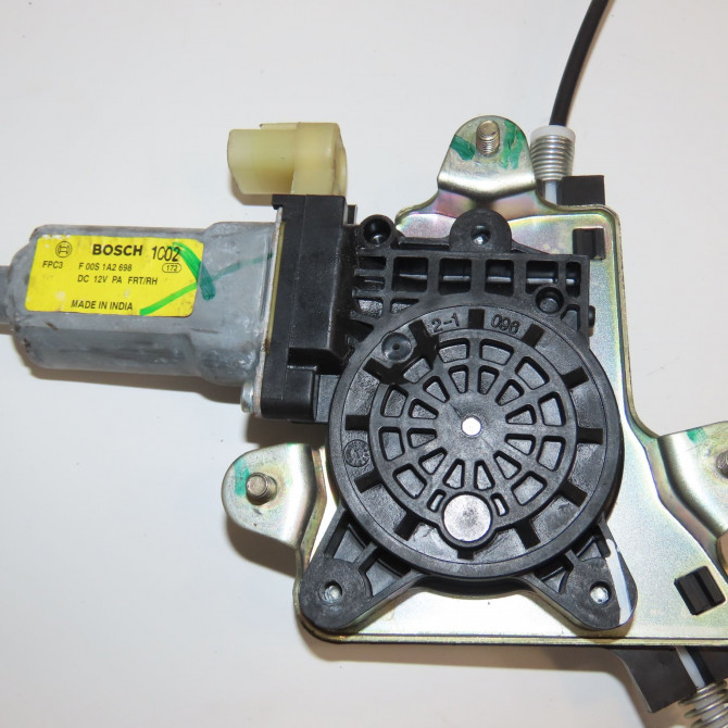 Mecanisme + moteur lève-glace avant droit occasion HYUNDAI I 10 I Phase 1 04-1995->04-1999 1.2i 90ch 824040X010 3