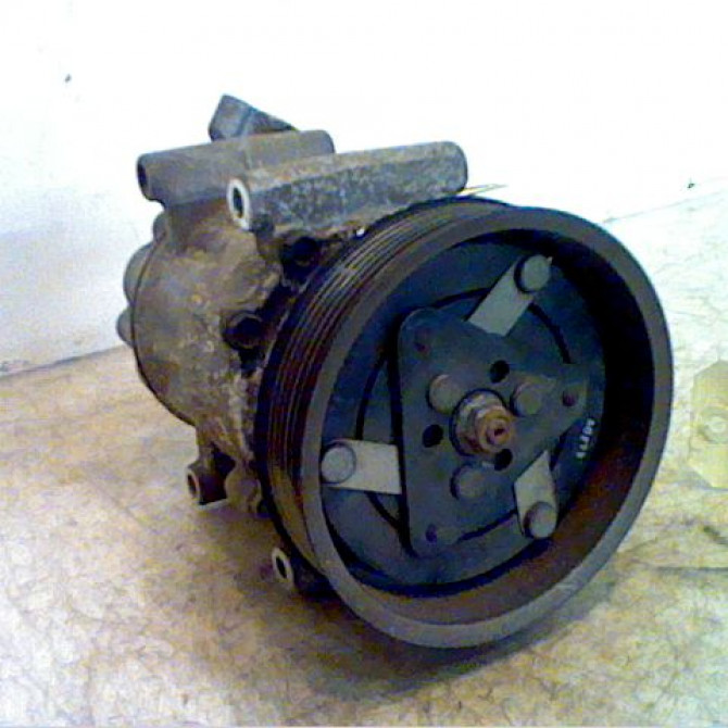 Compresseur air conditionne occasion RENAULT TWINGO II Phase 1 06-2007->11-2011 1.2i 16v 75ch 8200819568 3