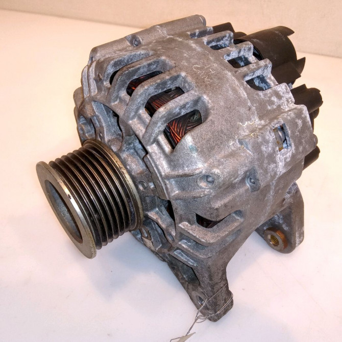 Alternateur occasion RENAULT TWINGO II Phase 2 12-2011->12-2014 1.2i 16v 75ch 8200519296 1