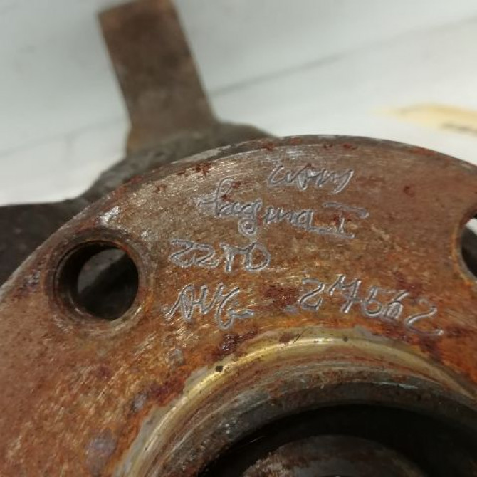 Moyeu avg occasion RENAULT LAGUNA I Phase 1 01-1994->04-1998 2.2 D 7701205780 3