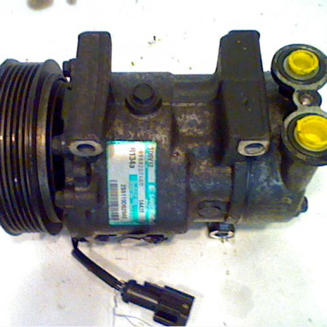Compresseur air conditionne occasion FORD FIESTA V Phase 1 09-2002->10-2005 08988207460 2