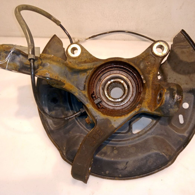 Moyeu avg occasion TOYOTA YARIS II Phase 1 12-2005->11-2009 1.0i 69ch 435020D100 2