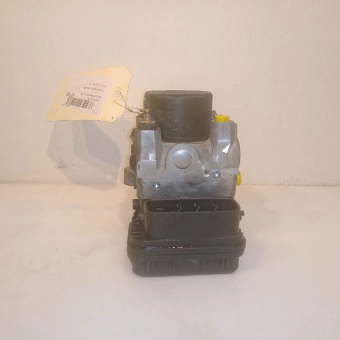 Unité hydraulique ABS occasion TOYOTA RAV4 II Phase 1 07-2000->10-2003 115 D-4D 4405042060 2