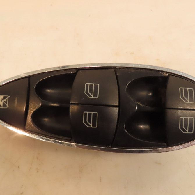 Commande lève-glace porte avant gauche occasion MERCEDES CLASSE CLS Phase 1 04-1995->04-1999 320 CDI 224ch 21182136797167 1